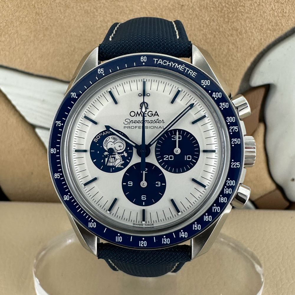 Omega Speedmaster Silver Snoopy Award 31032425002001 Omega Speedmaster Silver Snoopy Award 31032425002001